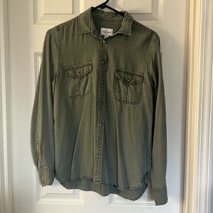 💚American Eagle Olive Button Up Shirt💚